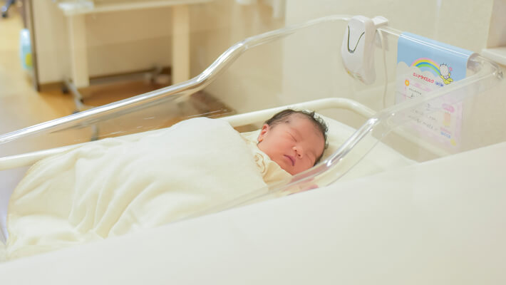 新生児室の赤ちゃん